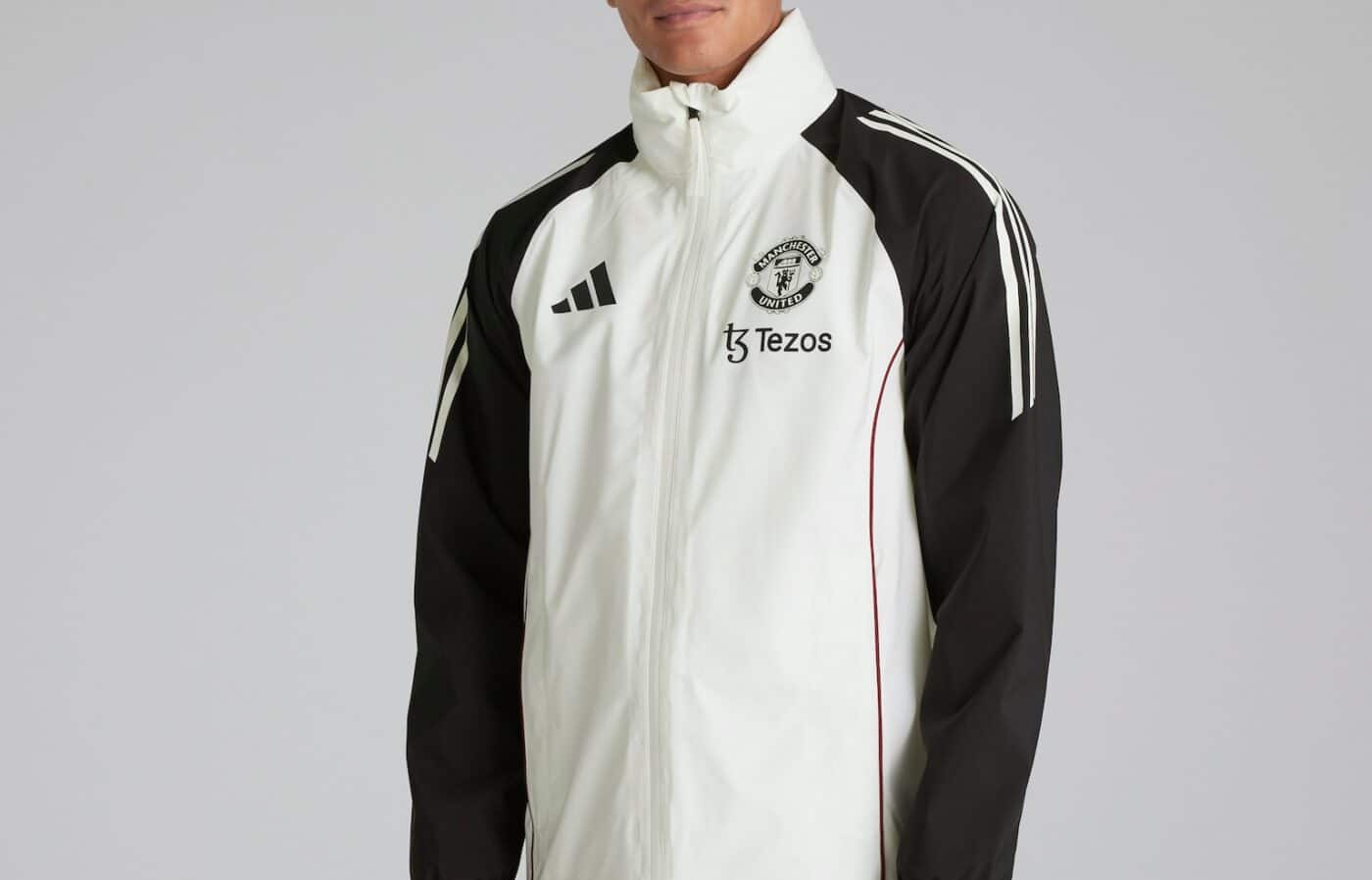 VESTE IMPERMEABLE A CAPUCHE MANCHESTER UNITED TIRO24 SAISON 2024-2025